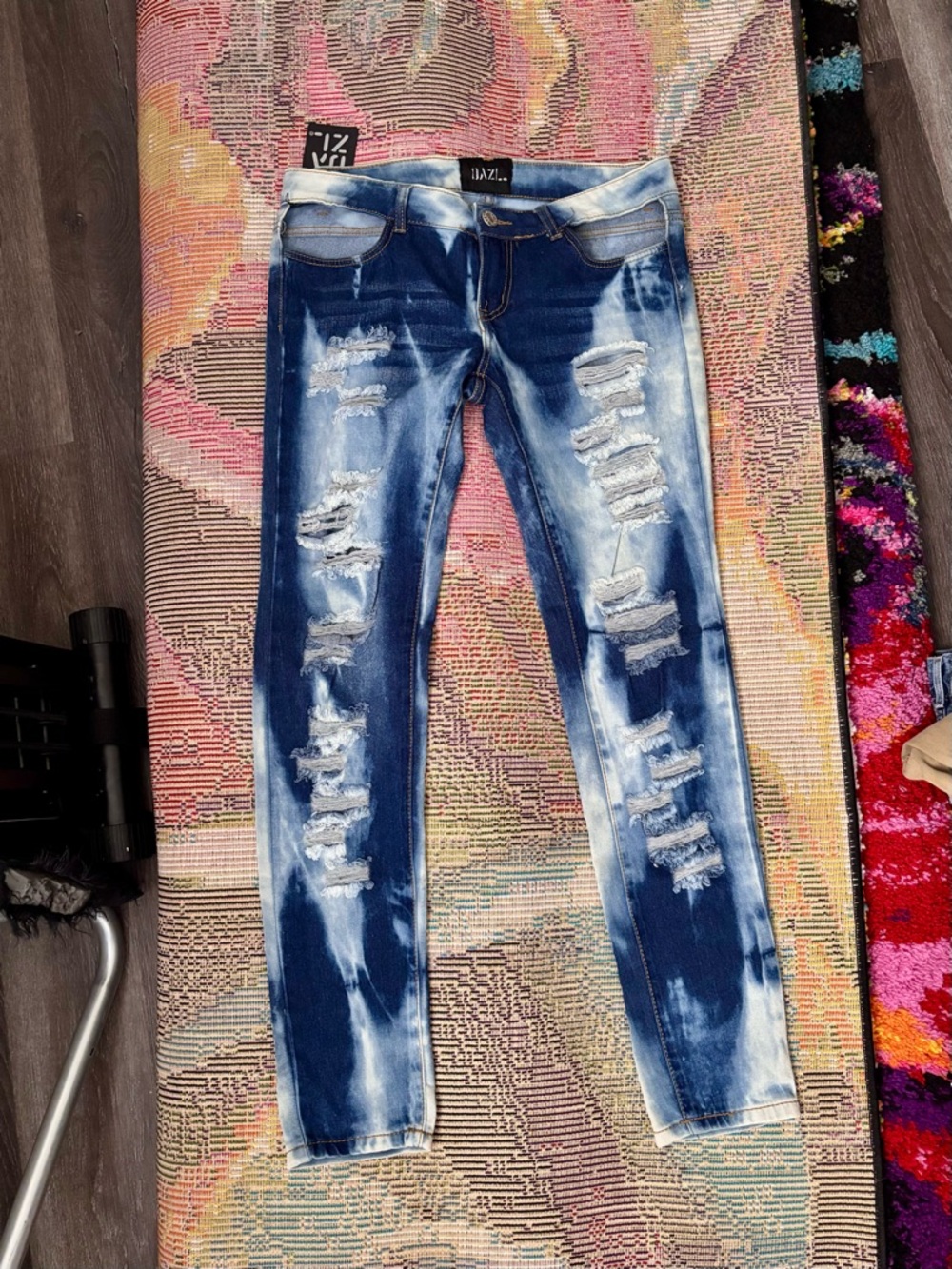 Dazi Cutout Pocket Area Distressed Comfy Denim Jeans